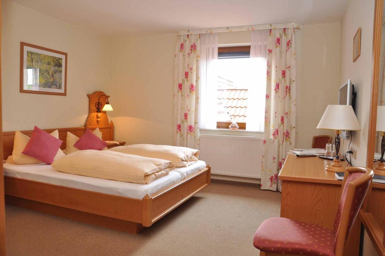 Landhotel Zur Pferdetraenke Schleid Esterno foto