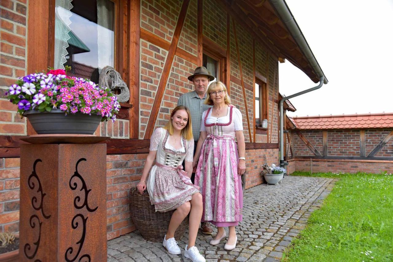 Landhotel Zur Pferdetraenke Schleid Esterno foto