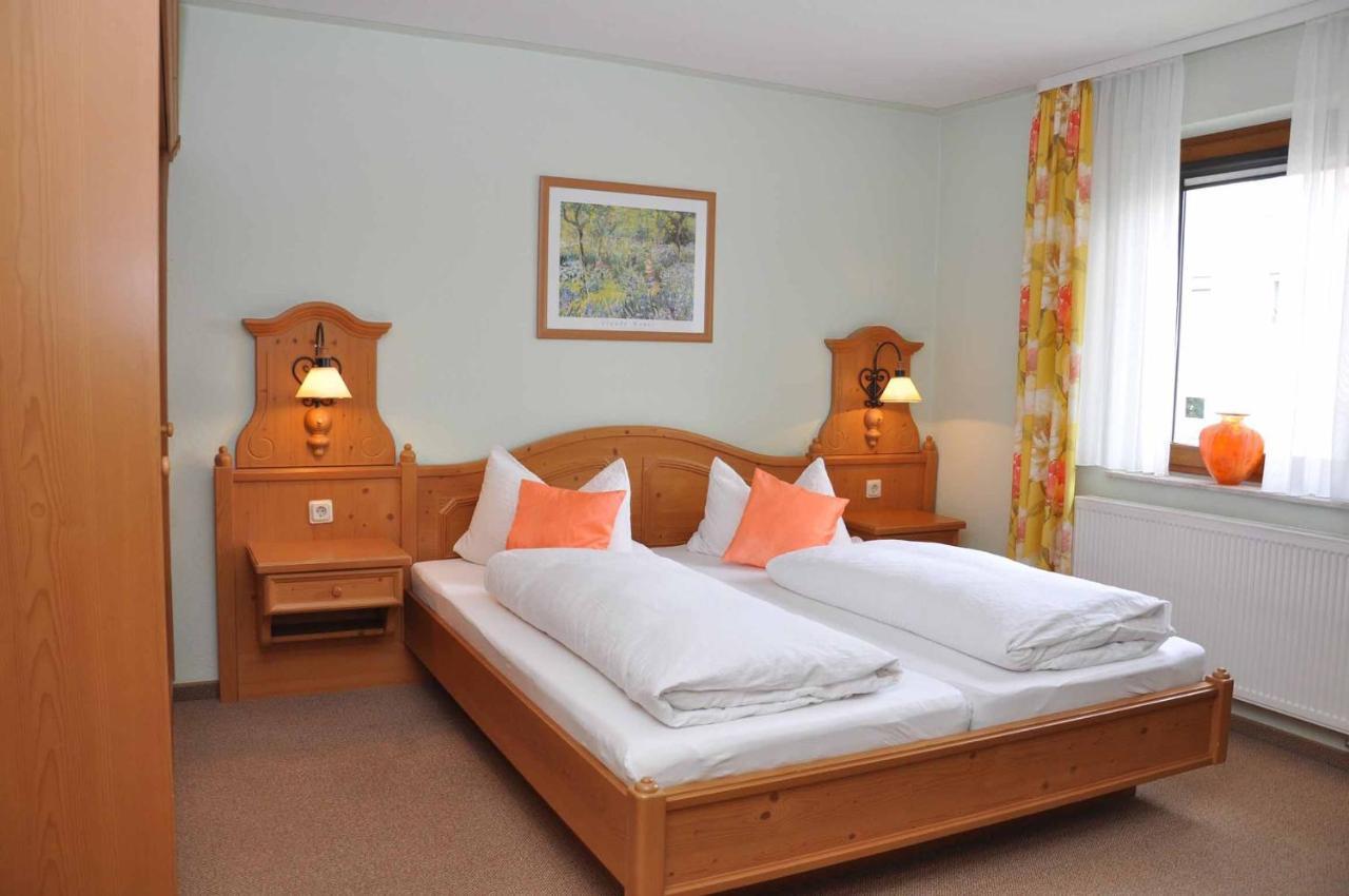 Landhotel Zur Pferdetraenke Schleid Esterno foto