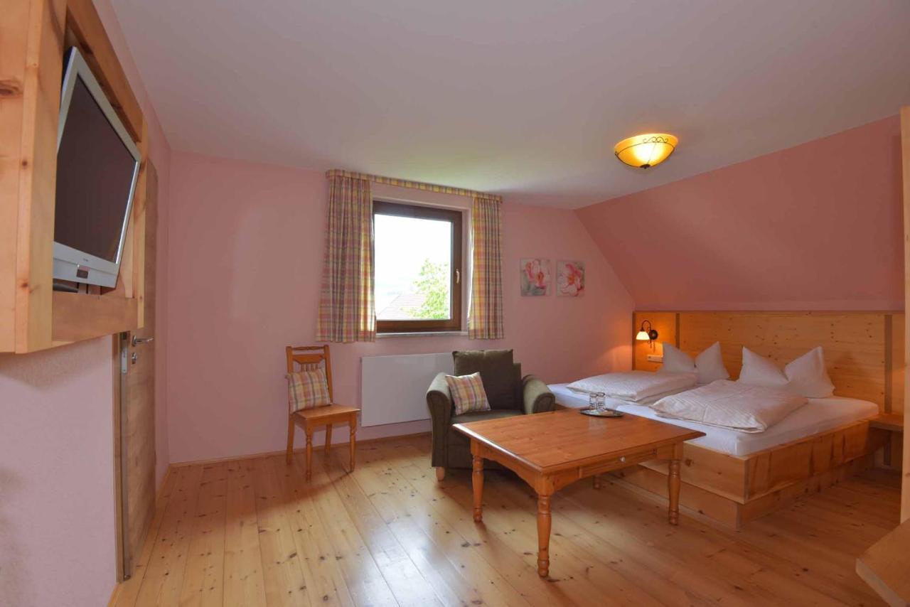 Landhotel Zur Pferdetraenke Schleid Esterno foto